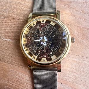 Soxy ladies gold tone Skelton fashion watch NEW BATTERY